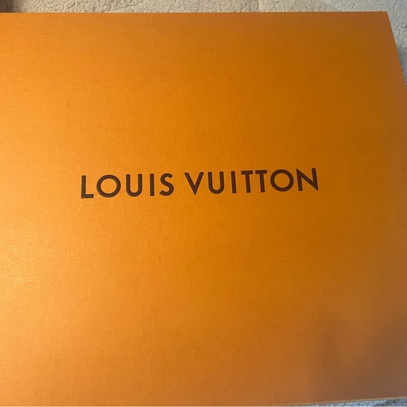 Large Louis Vuitton purse box and bag. - Picture 3 of 7
